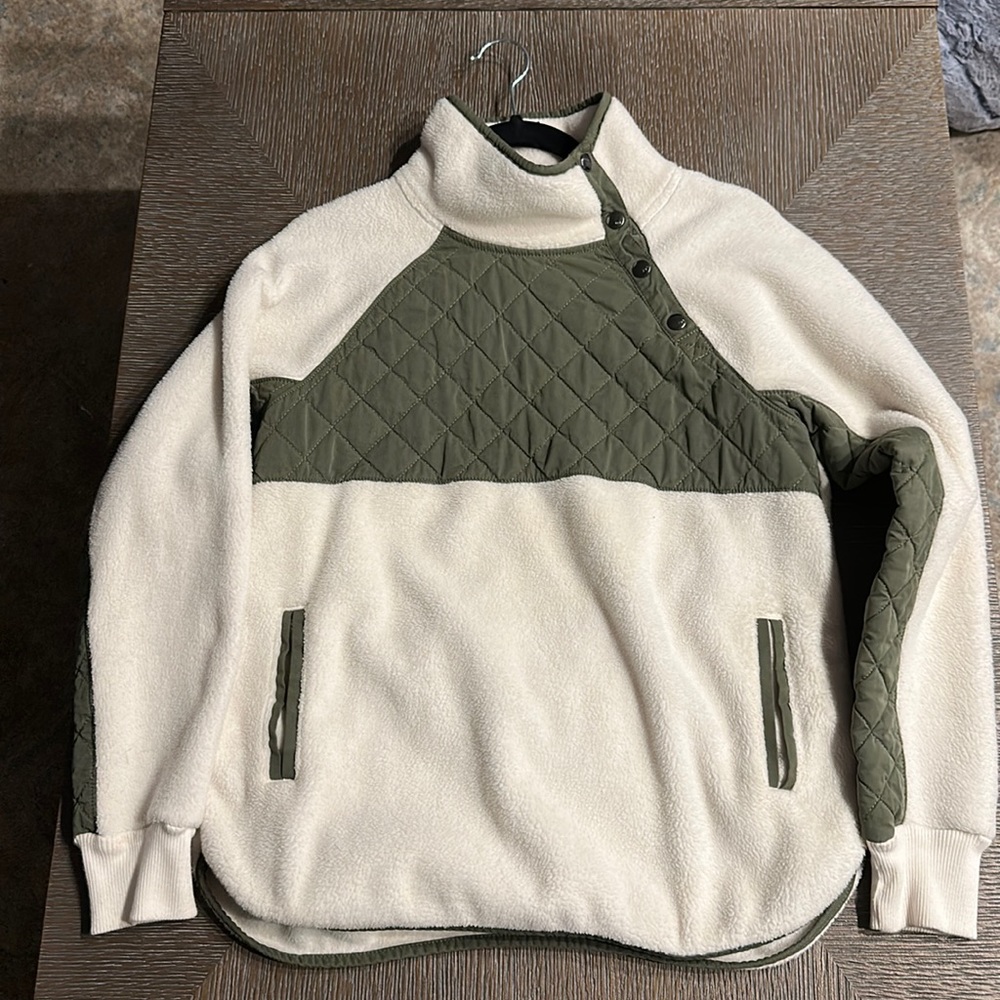 Abercrombie asymmetrical snap up fleece